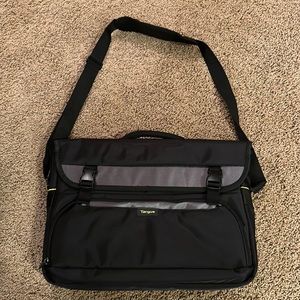 NWOT - Black Targus Messenger Bag w/Adjustable Shoulder Strap & several pockets